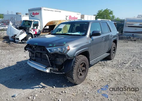 2017 Toyota 4Runner Sr5 z USA, uszkodzony, nr VIN JTEBU5JR7H5451640